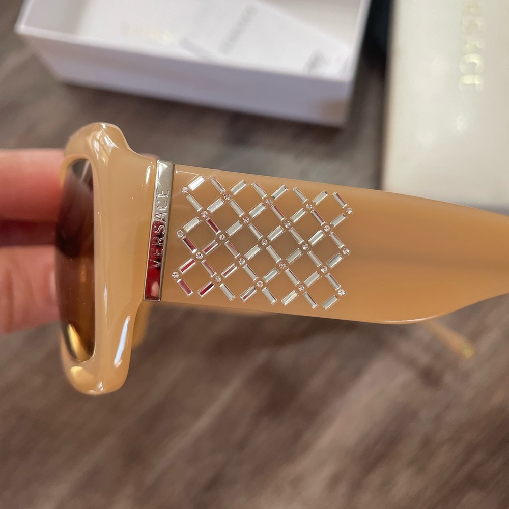 Versace Sunglasses NWOT - Picture 3 of 7